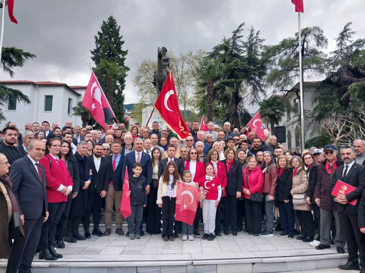CHP Bursa, 23 Nisan Ulusal Egemenlik ve Çocuk Bayramı'nı Kutladı