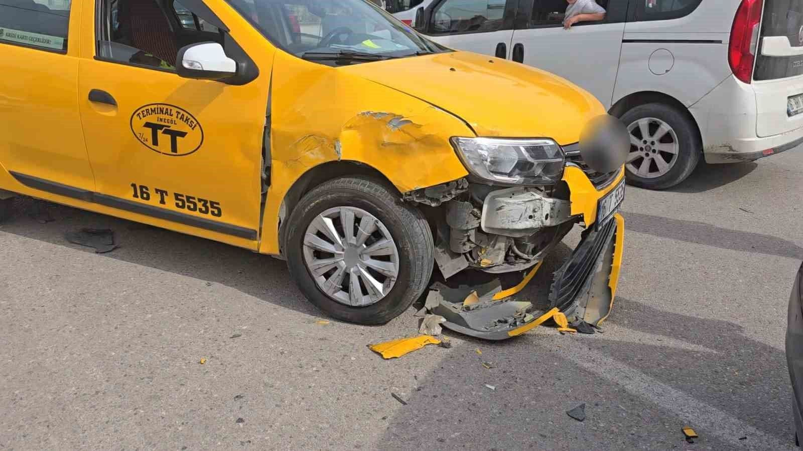 İnegöl trafik kazası, hasarlı ticari taksi, otomobil çarpışması, Bursa