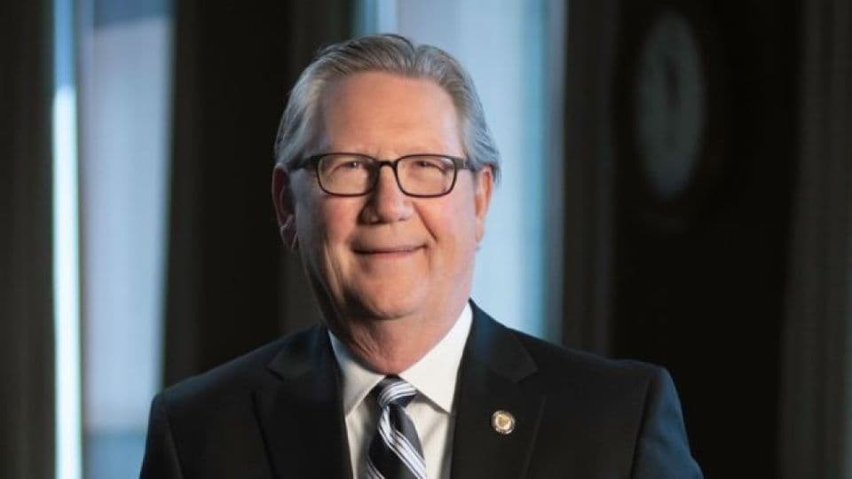 Kansas City Fed Başkanı Schmid'den Faiz Kararı İkilemi: Sabır mı, Artırım mı?