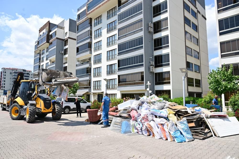 Yıldırım Belediyesi, Yangında Evleri Zarar Gören Ailelere Yardım Eli Uzattı