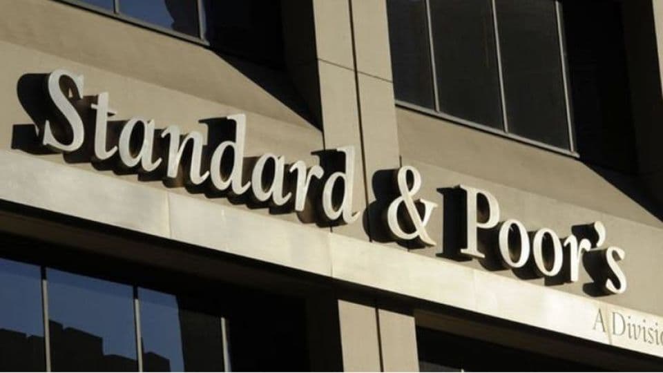 S&P Global Market Intelligence logosu, bina cephesi.