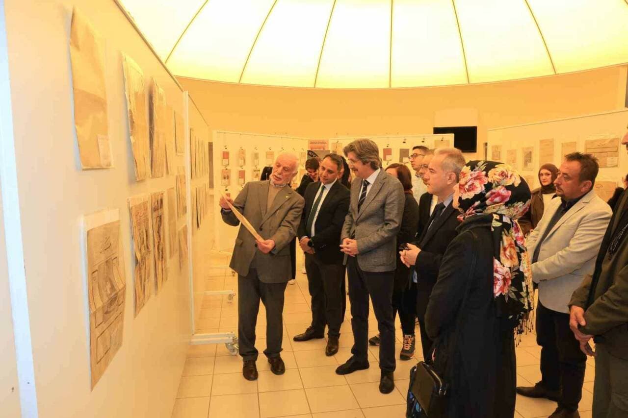 Bursa Uludağ Üniversitesi'nde düzenlenen Osmanlı'dan Cumhuriyet'e Basın Mirası sergisinin açılışından bir görünüm.