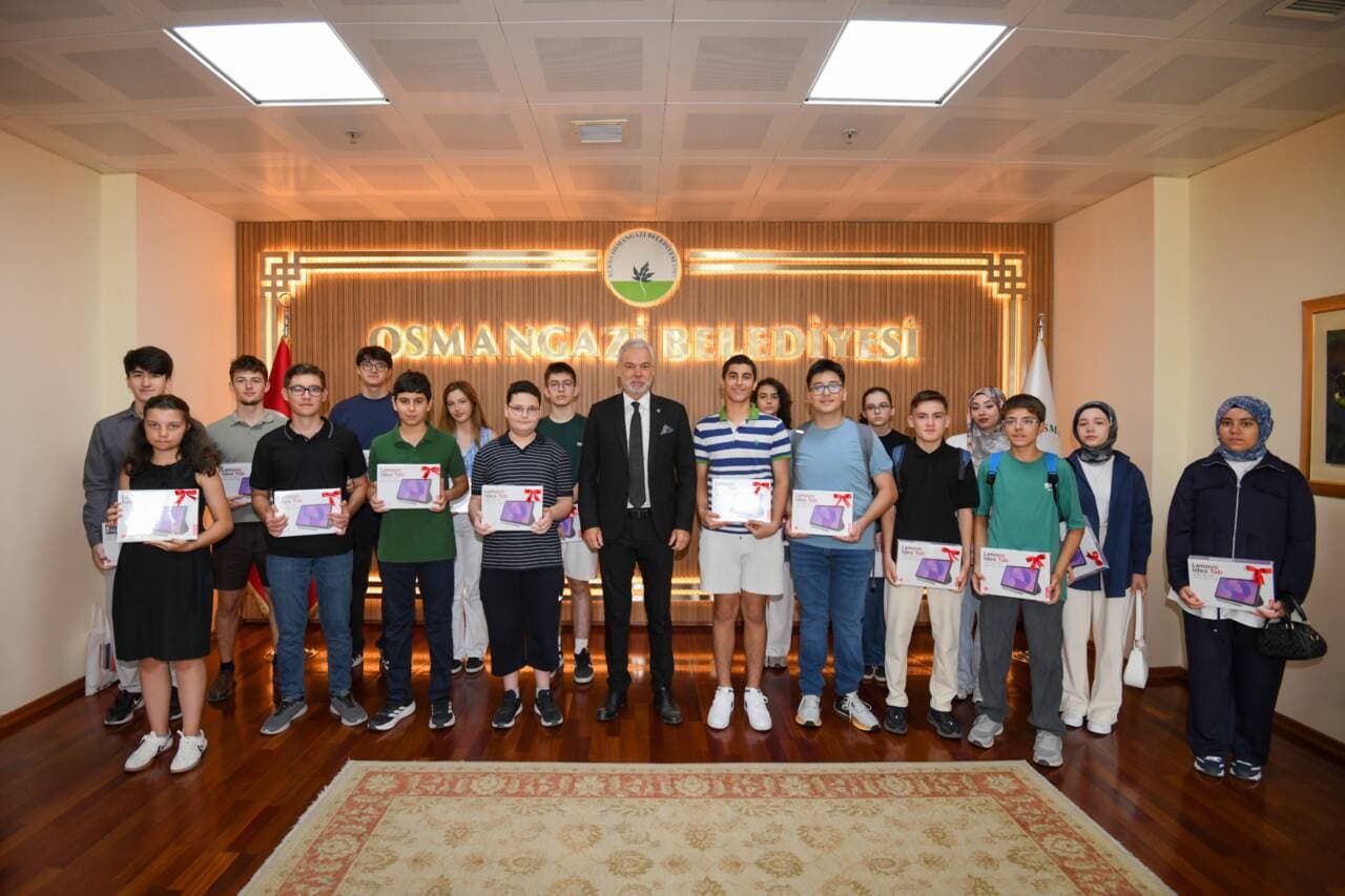 Osmangazi Belediyesi'nin Dijiders Projesi Meyvelerini Verdi: Öğrencilerden Büyük Başarı