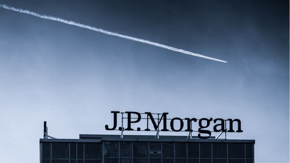 JPMorgan binasının çatısındaki logo.