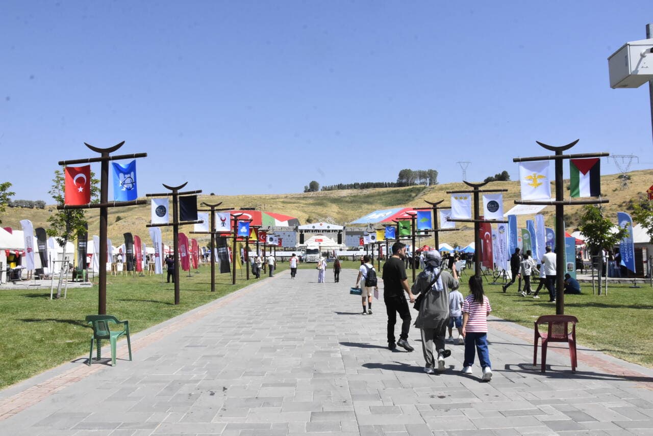 Kabine Toplantısı Üçüncü Kez Ahlat'ta Yapılacak: Cumhurbaşkanı Erdoğan Malazgirt Etkinliklerinde Konuşacak
