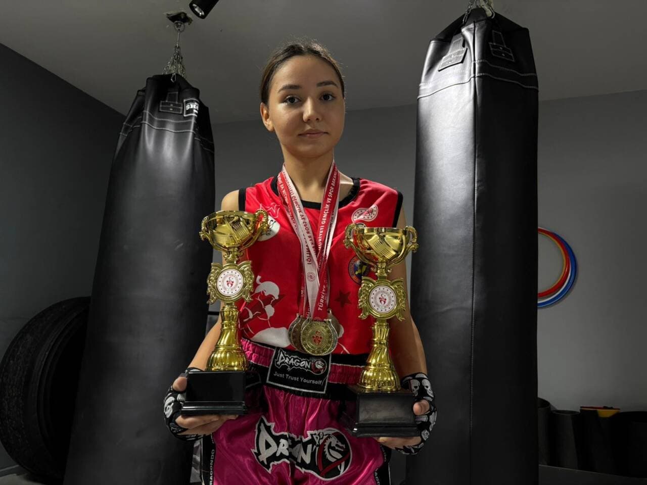 Bursalı Melek Gürbüz Muay Thai'de Çifte Şampiyonluk Kazandı: Milli Takım Hedefi