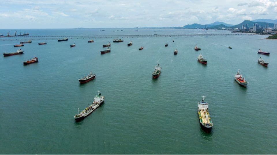 Hürmüz Boğazı'nda Kritik Gelişme: ABD-İran Ateşkesi Sonrası Gemi Geçişleri Başlıyor