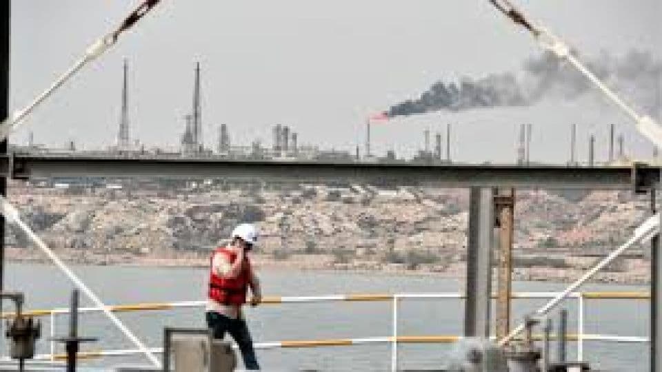 ABD-İran Gerilimi Petrol Fiyatlarını Yüksek Seyirde Tutuyor
