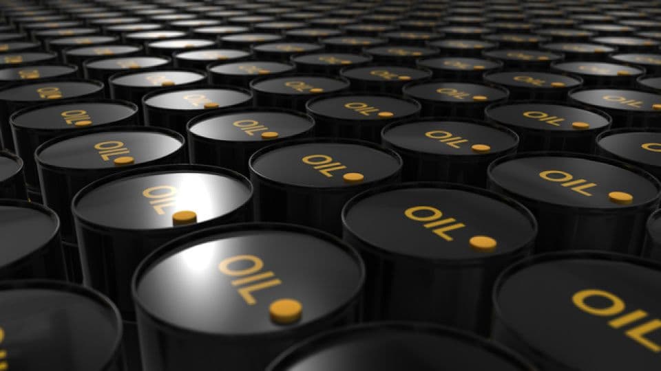 Hürmüz Boğazı'nda seyreden petrol tankerleri ve rafineriler