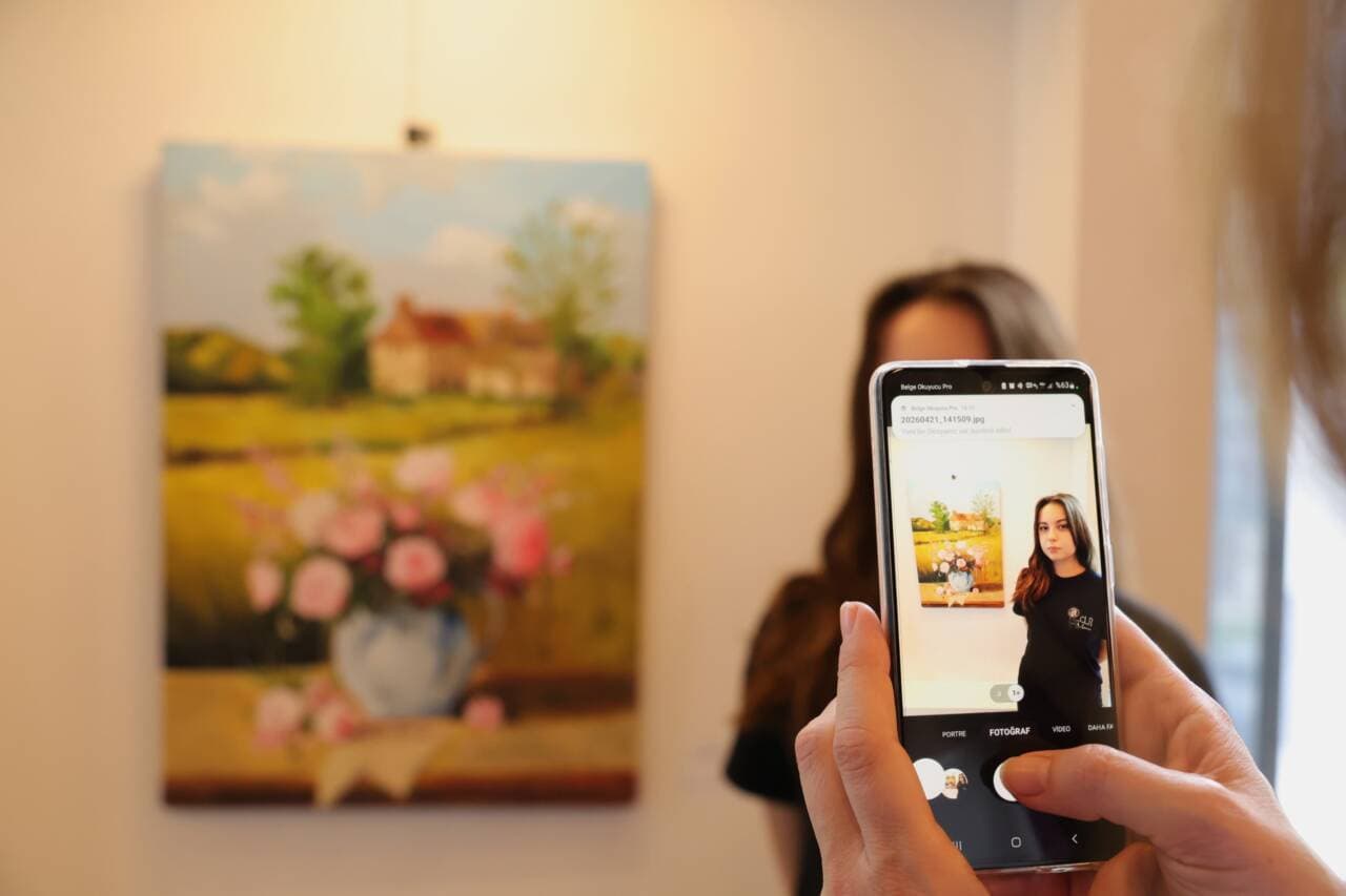 Bursa'da Liseli Öğrencilerin Sanat Sergisi: 'Atatürk'ün Çocuklarından Sanata Bakış'