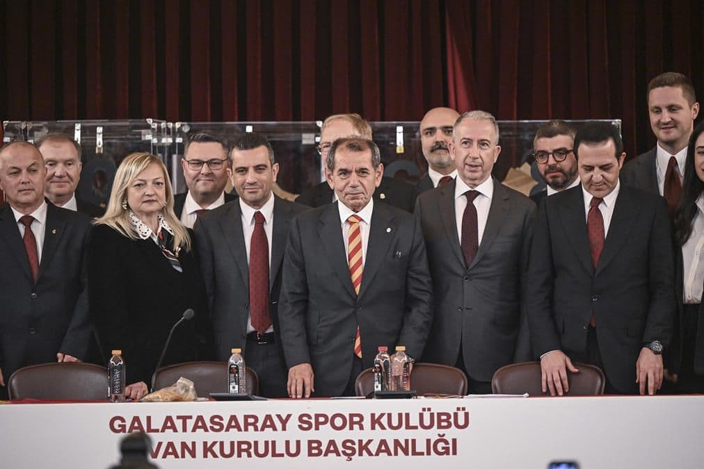 Galatasaray'da Dursun Özbek ve Yönetimi Mazbatalarını Aldı