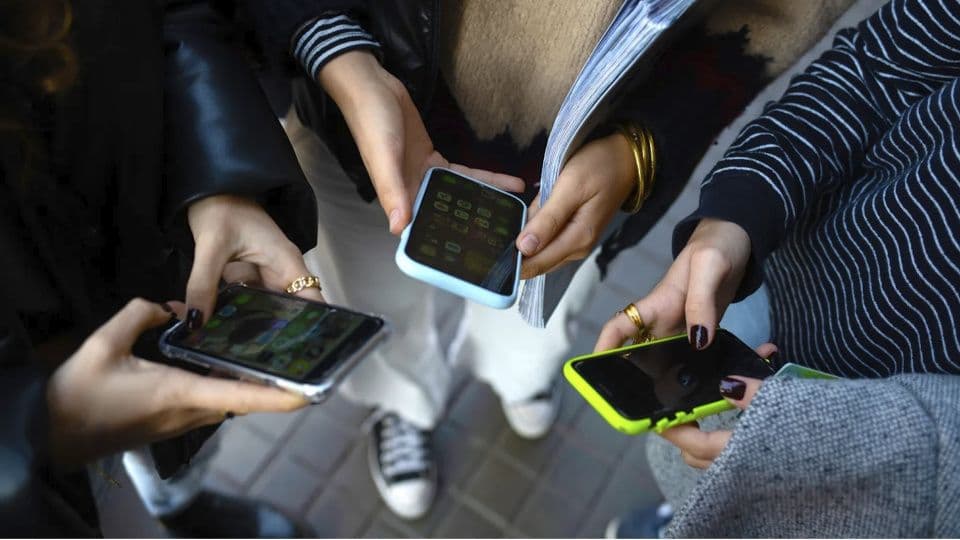 Polonya ilkokullarında cep telefonu yasağı, eğitim ve teknoloji.