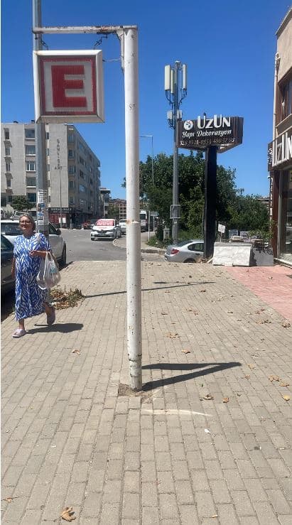 Bursa Tuna Caddesi'nde Tabela Krizi: Esnaf Mağduriyet Yaşıyor