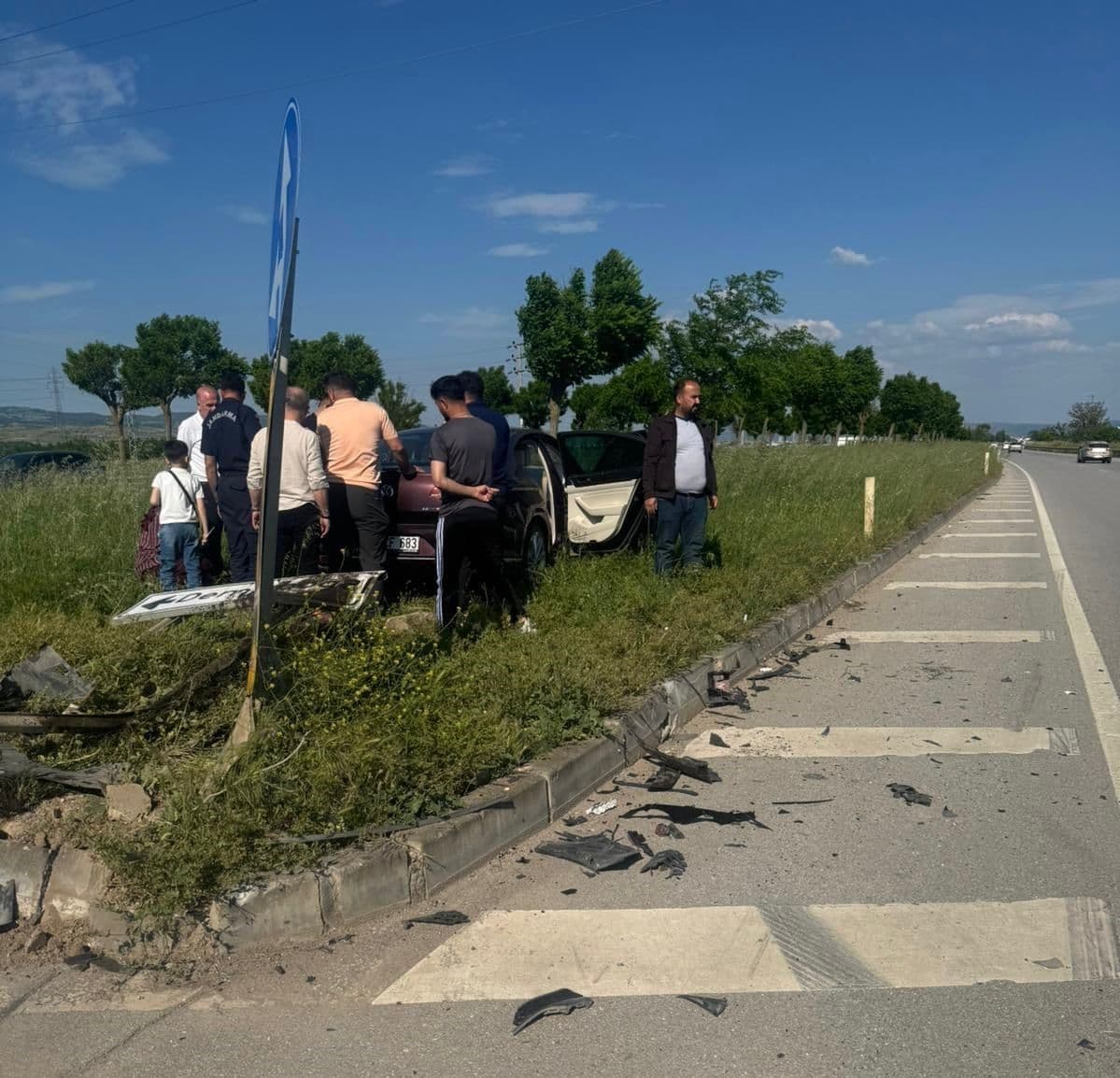 Bursa Yenişehir'de trafik kazası: Osmaneli Belediye Başkanı'nın aracı karıştı, 3 kişi yaralandı