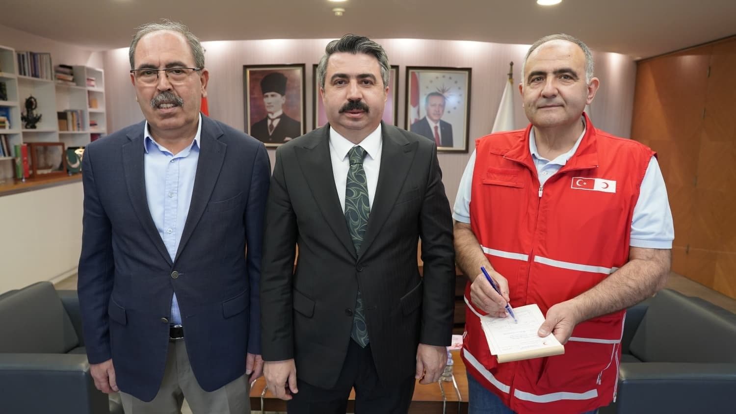 Yıldırım Belediye Başkanı Yılmaz'dan Kızılay'a Kurban Vekaleti Bağışı