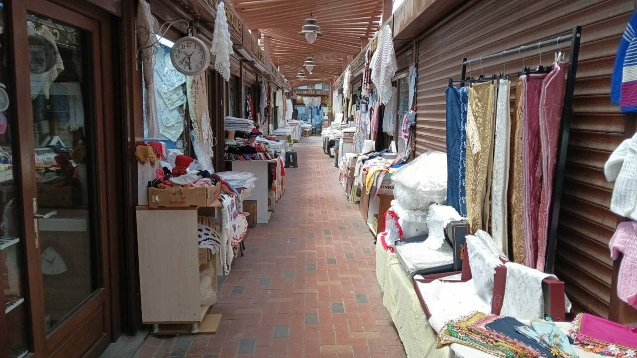 Bursa Heykel Köylü Pazarı Esnafı Altyapı Sorunlarına Çözüm Bekliyor