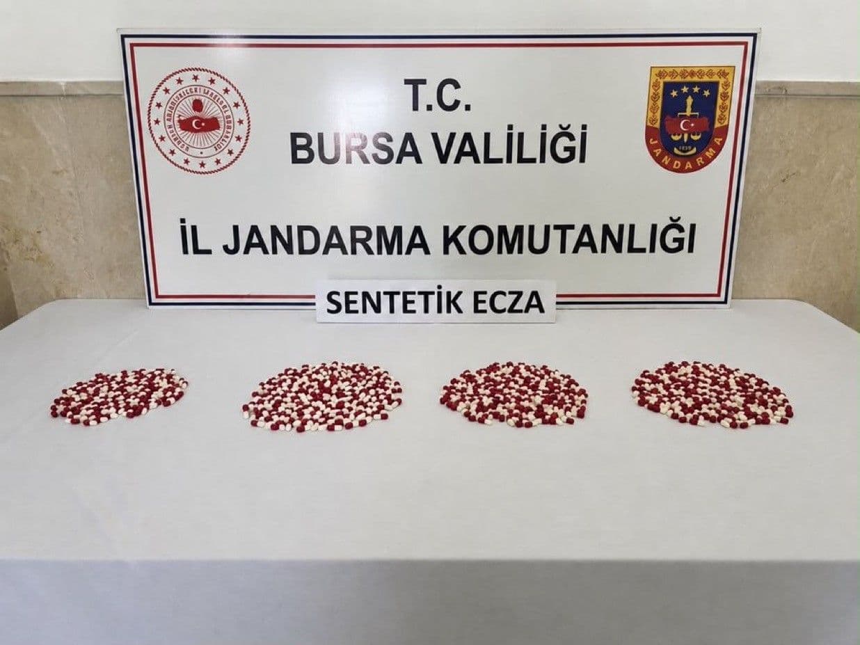 Bursa'da Uyuşturucu Operasyonu: Yıldırım'da Binlerce Sentetik Ecza Hapı Yakalandı