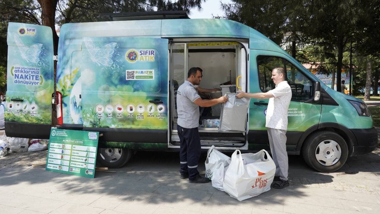 Yıldırım Belediyesi'nin 'ParAtık' Projesiyle Bursa'da Atıklar Ekonomiye Kazandırılıyor