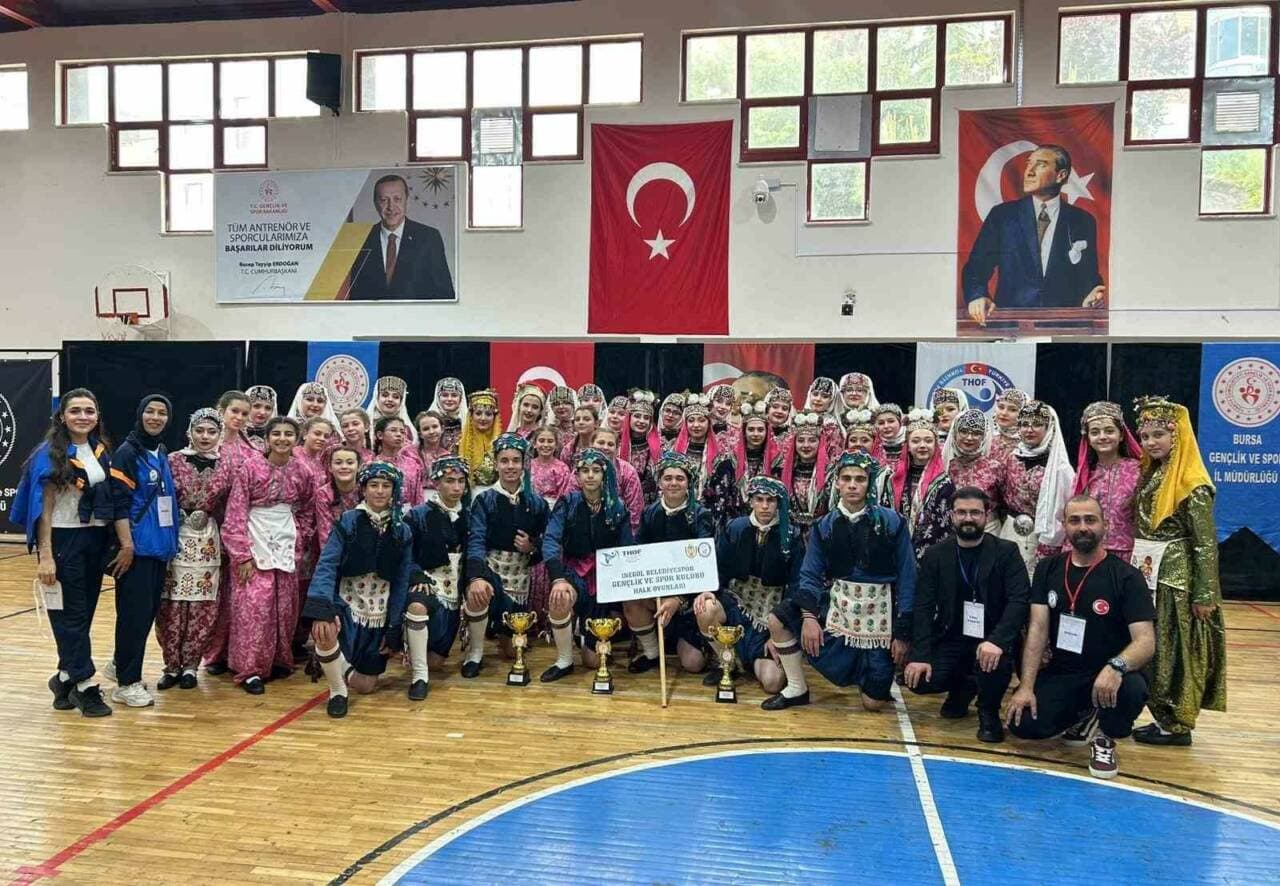 İnegöl Belediyesi Halk Dansları, Bölge Finallerinde Üç Birincilikle Türkiye Finallerine Yükseldi