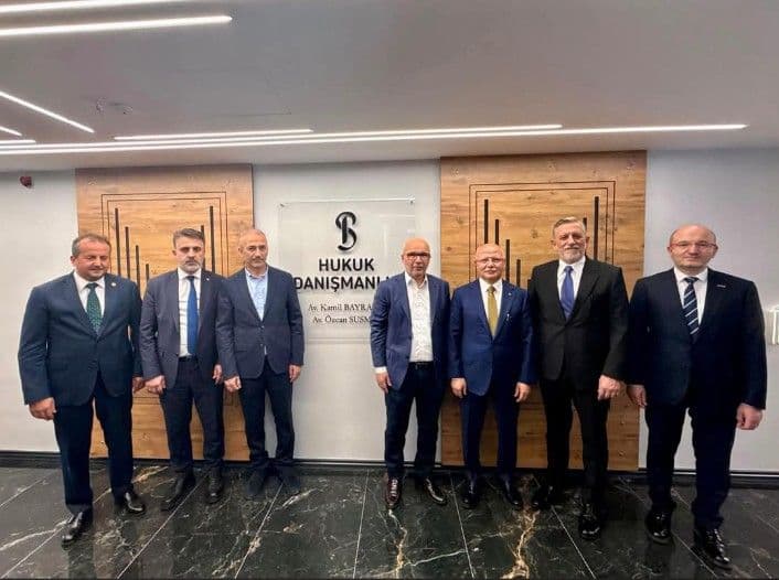 Bursa'da Siyasi ve Sivil Toplum Liderleri Hukuk Ofisinde Buluştu