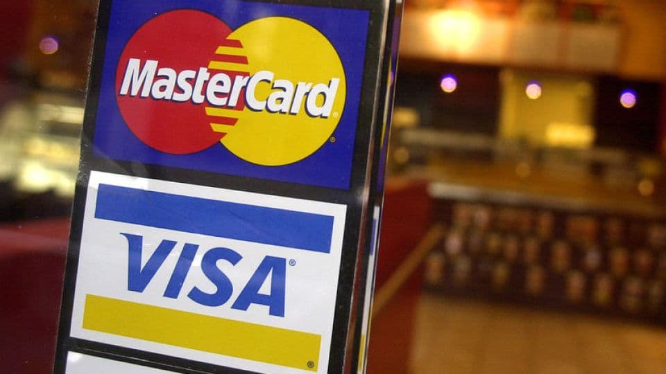 Visa ve Mastercard logoları, Rusya pazar payı düşüşü.