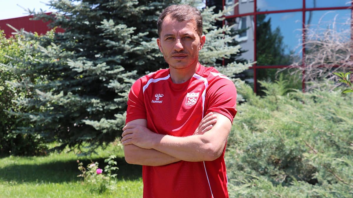 Sivasspor'un Efsane Kaptanı Ziya Erdal, Yardımcı Antrenör Olarak Geri Döndü