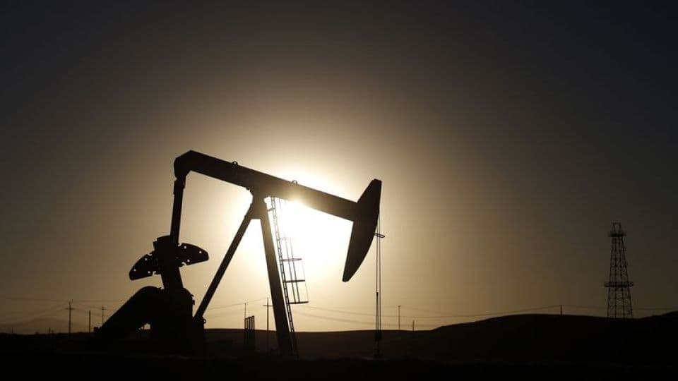 İran Lideri Hamaney'in Açıklamaları Petrol Fiyatlarını Dalgalandırdı