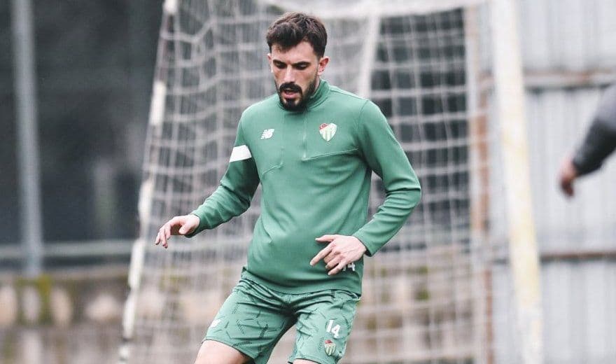 Bursaspor'dan Ayrılan Hakkı Türker Sakaryaspor'a İmza Attı