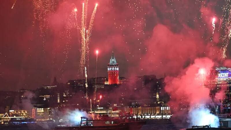 İstanbul'da Fethin 573. Yıl Dönümü Coşkusu: Boğaz'da Görsel Şölen Yaşandı