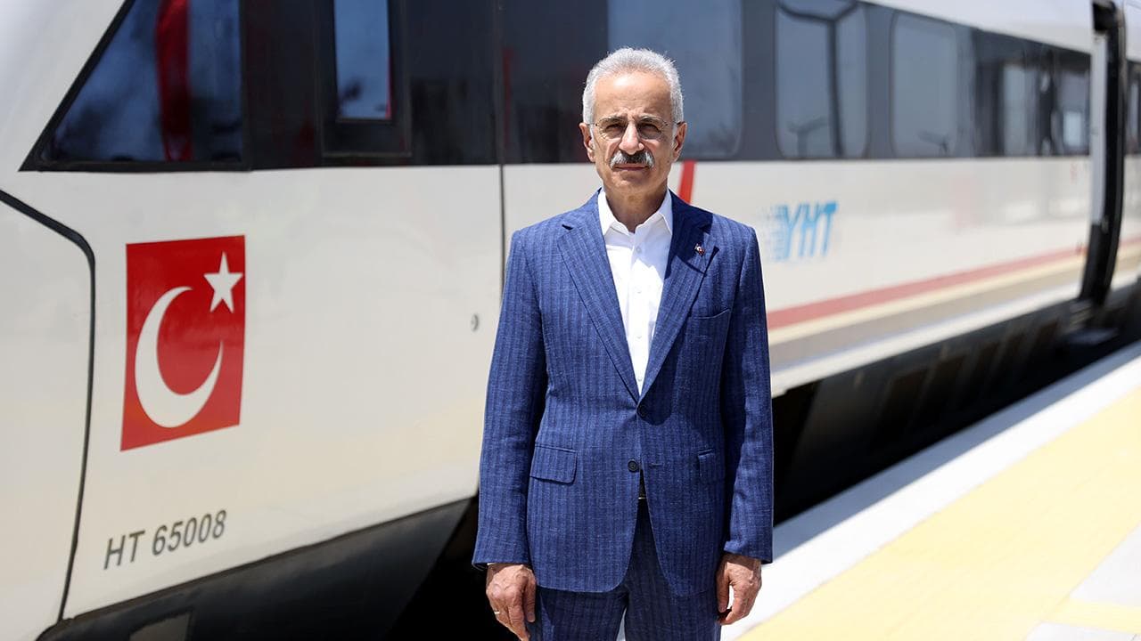 Ulaştırma Bakanı Uraloğlu'ndan 2053 Ulaşım Hedefleri: Demiryolu Ağı 28 Bin 590 Kilometreye Çıkacak