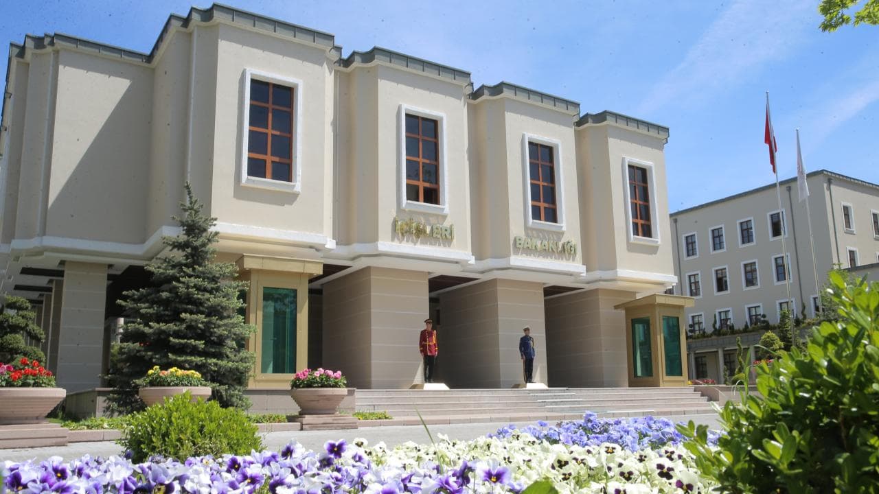 Menderes Belediye Başkanı İlkay Çiçek, Bakanlık Kararıyla Görevden Uzaklaştırıldı