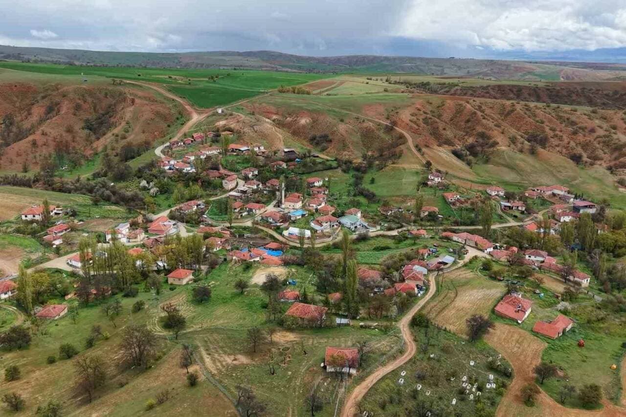 Kırıkkale Derekışla Köyünde Toprak Kayması: Köyün Taşınma İhtimali Gündemde