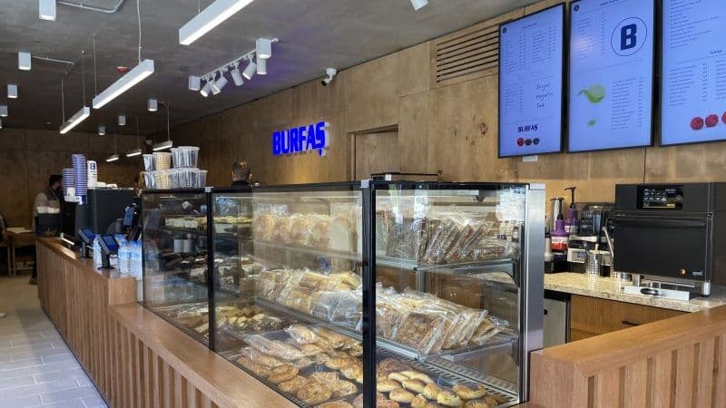 Bursa'daki BURFAŞ B Kafenin iç görünümü, indirim kampanyasının geçerli olduğu mekan