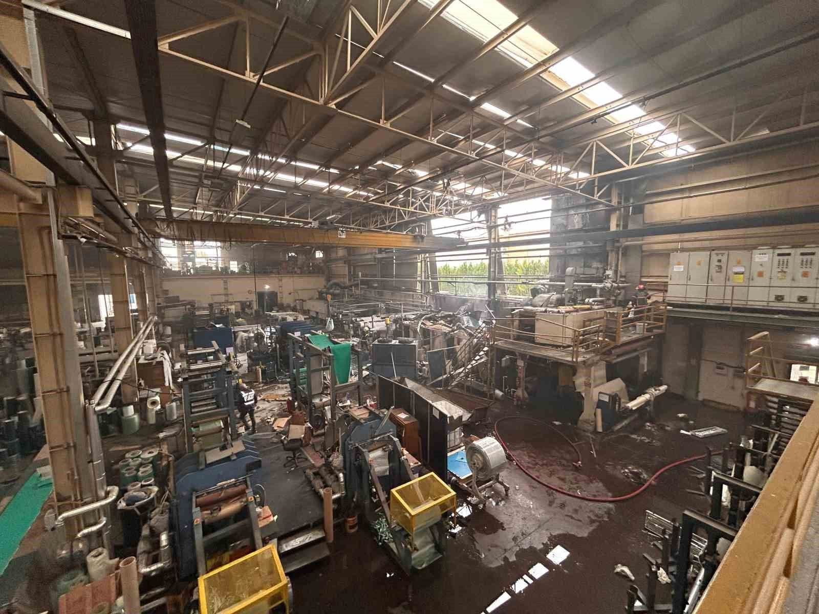 Sakarya Hendek'teki fabrika patlaması sonrası hasar gören üretim alanı