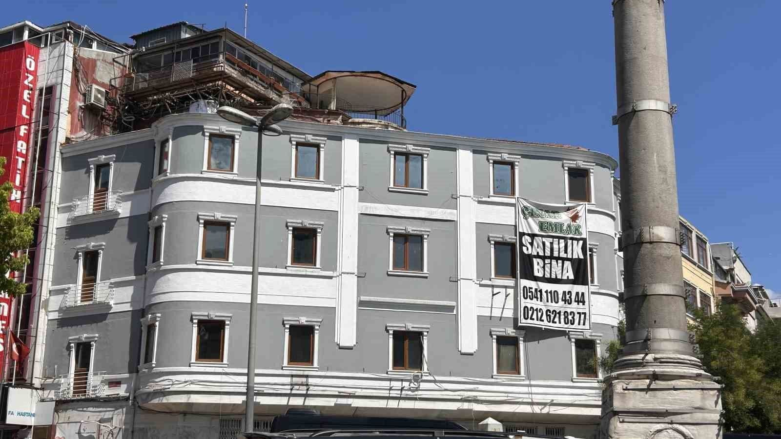 Satışa çıkarılan Özel Fatih Hastanesi'nin binası.