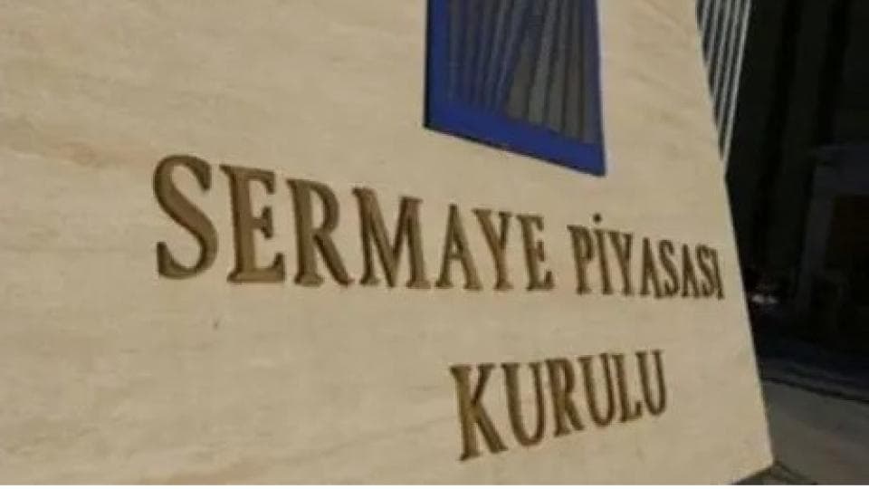 Sermaye Piyasası Kurulu (SPK) binasının tabelası, finansal düzenleme.