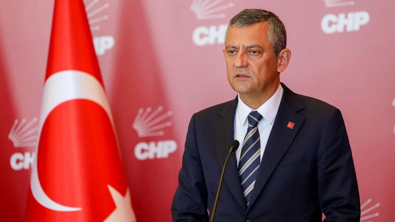 CHP Genel Başkanı Özgür Özel Bursa'da: 'Demokrasi Mitingi' İçin Geri Sayım Başladı