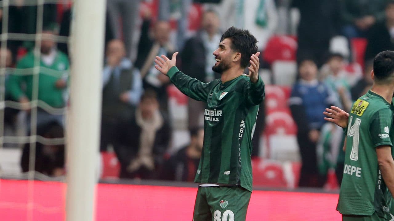 Bursaspor'un Şampiyon Yıldızı Soner Aydoğdu: 'Bu Camianın Yeri Avrupa Kupaları'