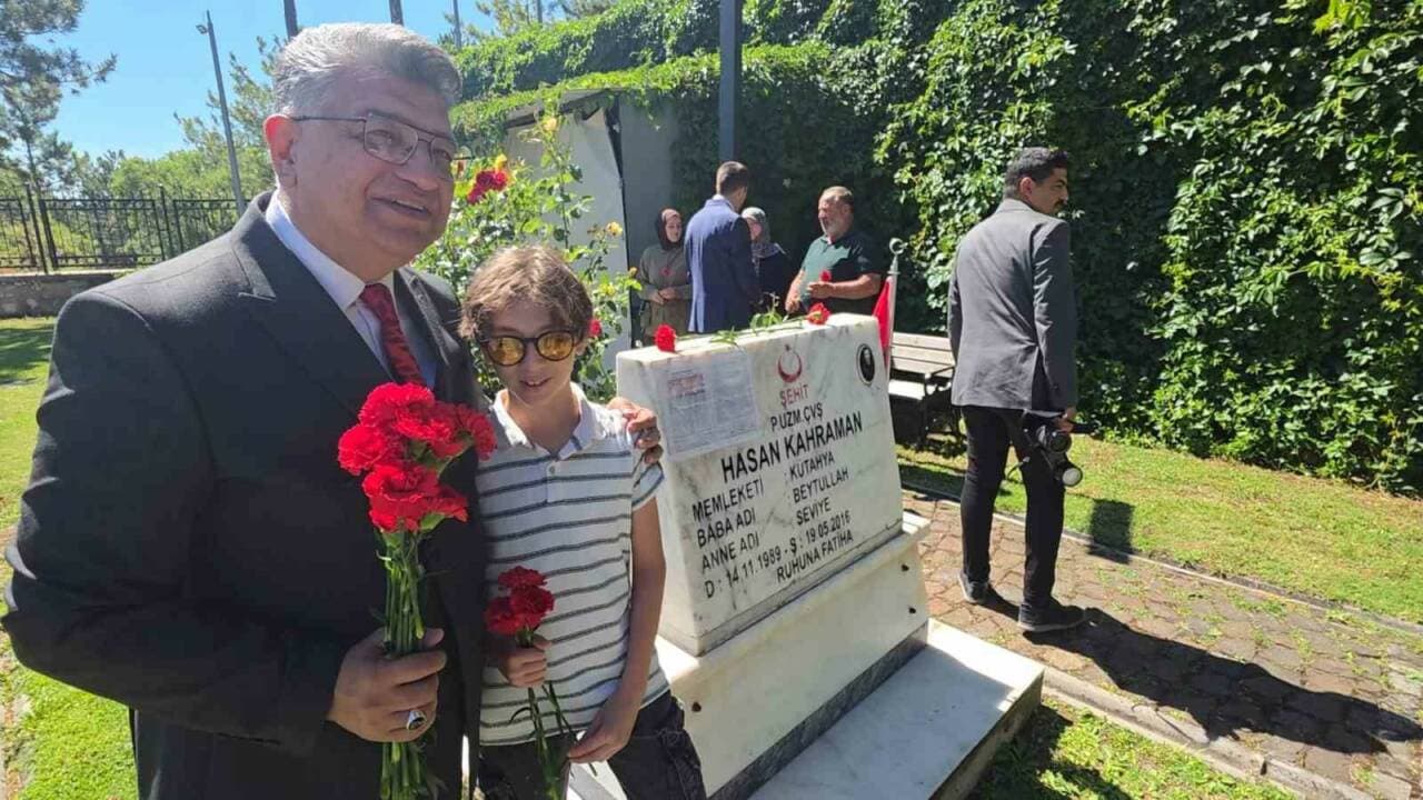 Kütahya'da Şehit Babasına Karne Vefası: Gökalp Kahraman'dan Duygulandıran Gelenek