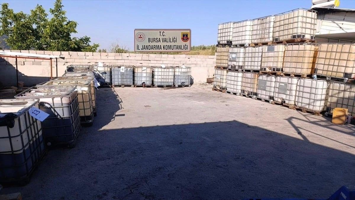Bursa Gemlik'te Sahte Madeni Yağ Operasyonu: 10 Milyon Liralık Malzeme Ele Geçirildi