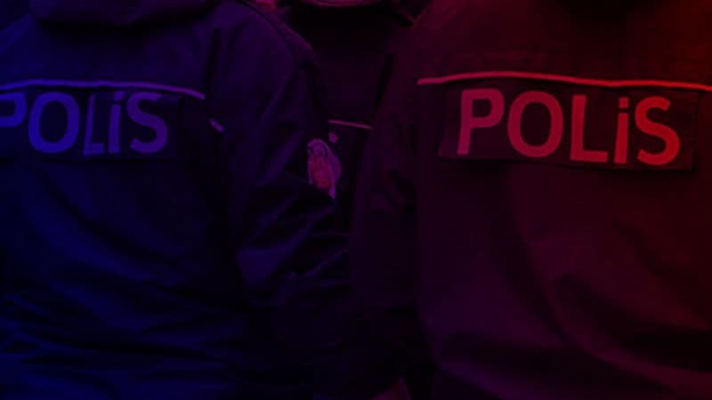Bursa'da hırsızlık zanlısının yakalanması operasyonunda görevli polis ekipleri.