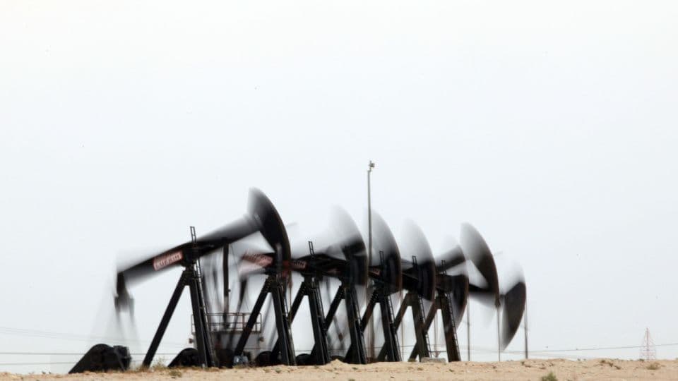 Hürmüz Boğazı Gerilimi Petrol Fiyatlarını Yükseltiyor: ABD-İran Müzakereleri Çıkmazda