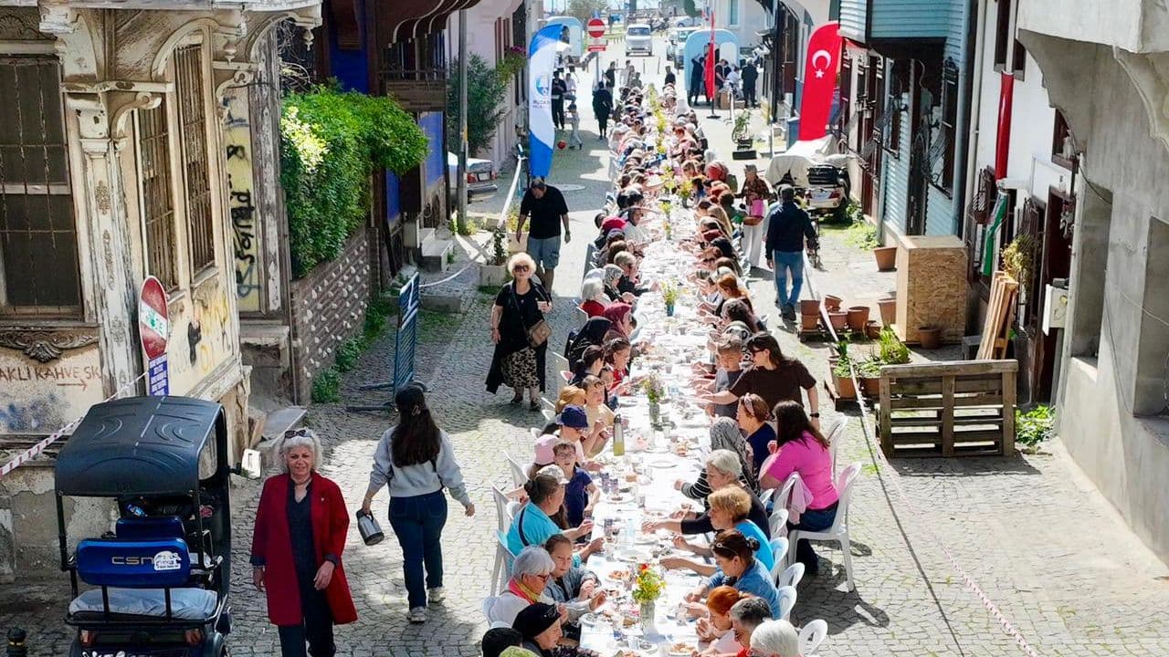 Mudanya'da Anneler Günü Kutlamaları: Tarihi Sokaklar Etkinliklerle Canlandı