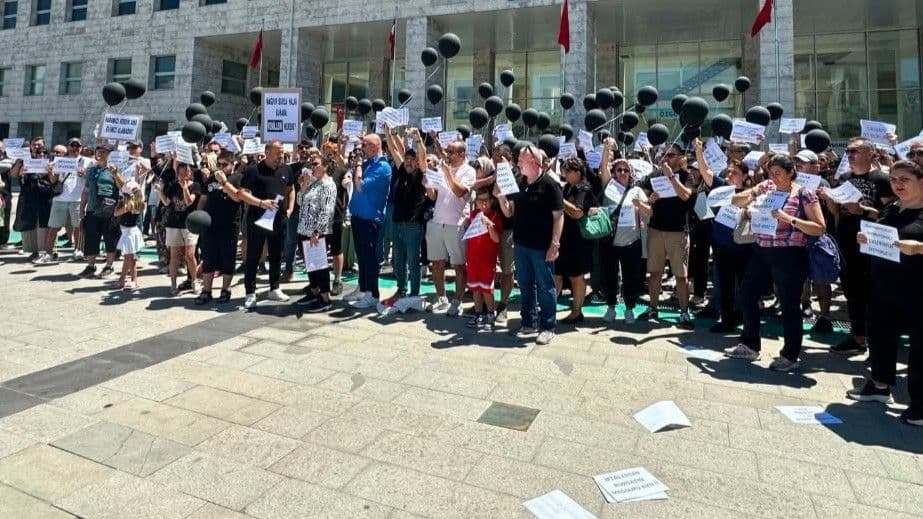 Bursa'da Atış Yapı mağdurlarının düzenlediği protesto eylemi.