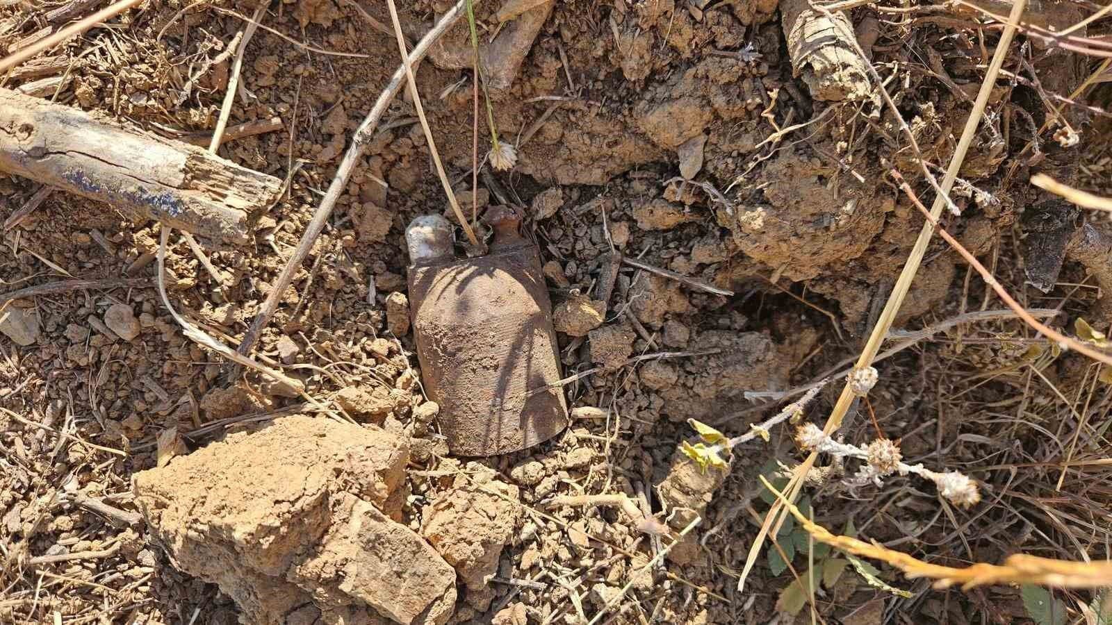 Bursa Orhangazi'de bulunan Kurtuluş Savaşı döneminden kalma paslı, patlamamış tüfek bombası.