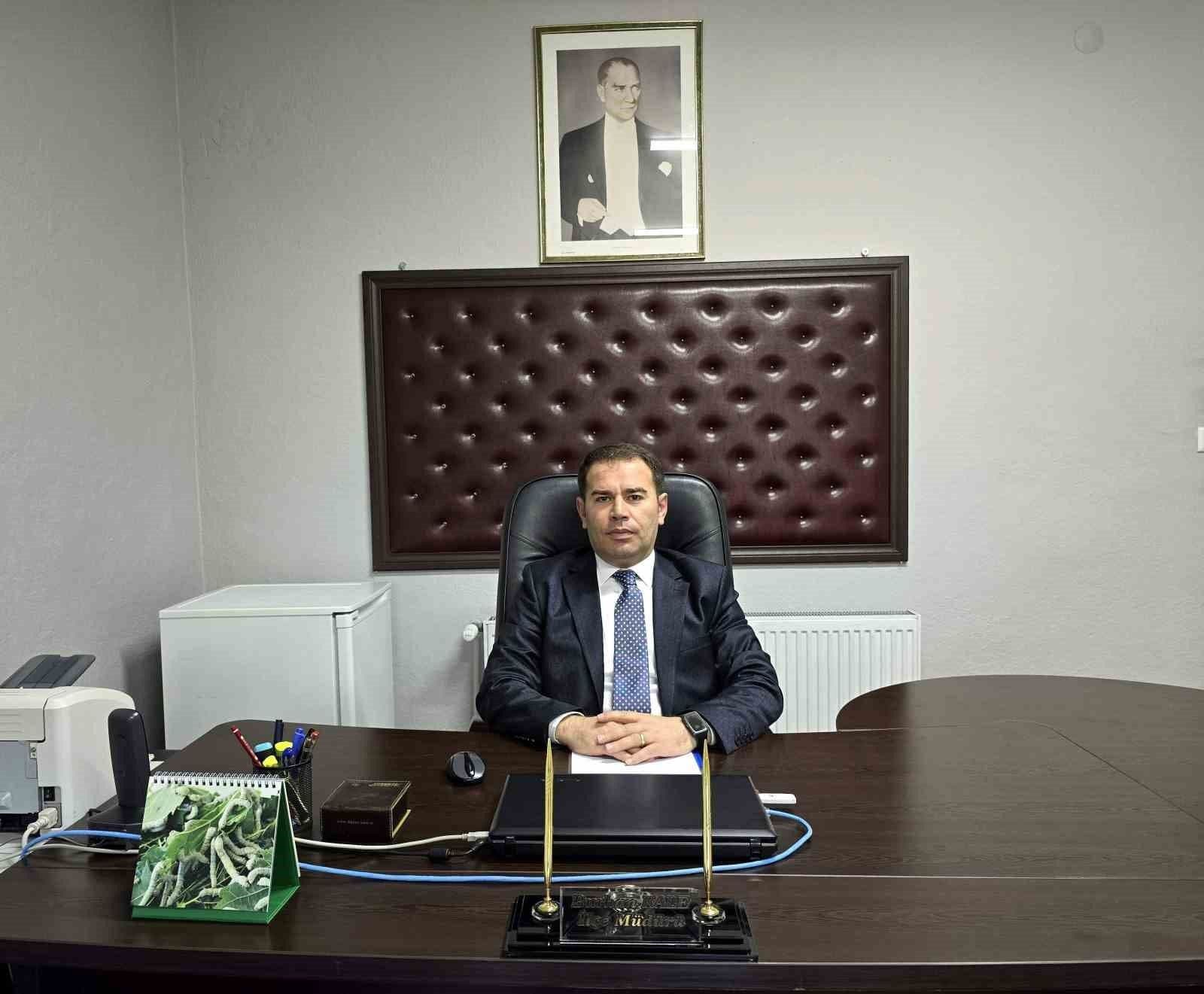 Orhaneli İlçe Tarım ve Orman Müdürü Burhan Kale makamında