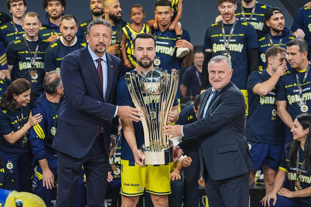 Fenerbahçe Tarfin Cumhurbaşkanlığı Kupası'nı Kazandı: Kaptan Melih Mahmutoğlu'ndan Yeni Hedefler