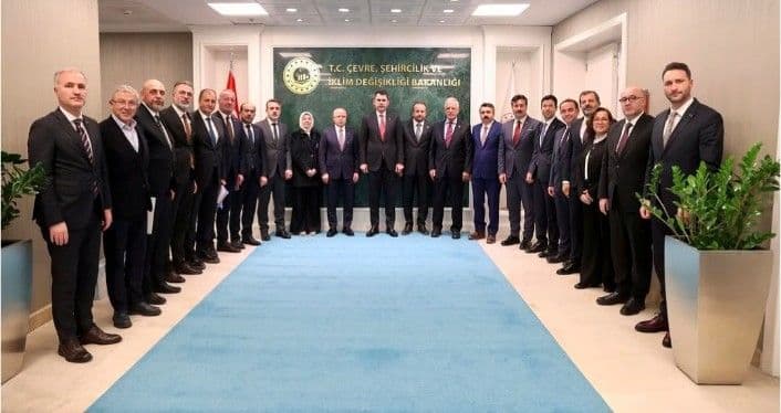 Bursa Heyeti Ankara'da Bakan Kurum'la Görüştü: Kentsel Dönüşüm ve TOKİ Projeleri Öncelikli Konular Oldu
