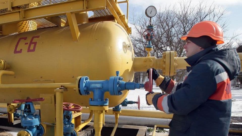 Avrupa'da yükselen doğalgaz fiyatları, enerji boru hatları ve küresel piyasa göstergeleri.
