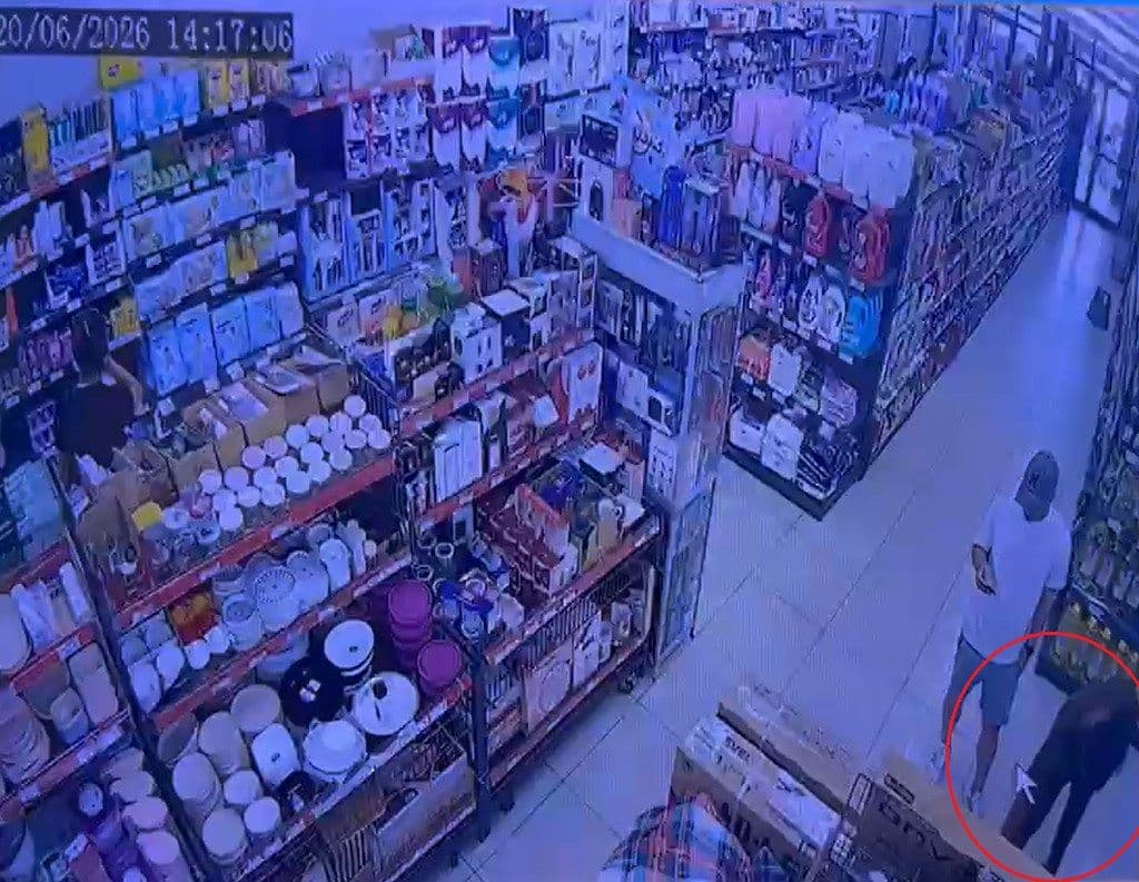 Bursa İznik'te Zincir Marketten Televizyon Çalan Şüpheli Yakalandı